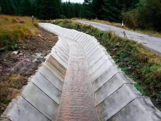 水泥毯水渠施工