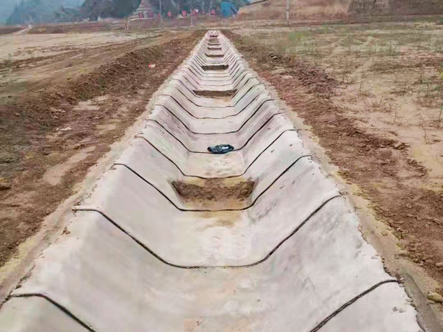 水泥毯水渠施工