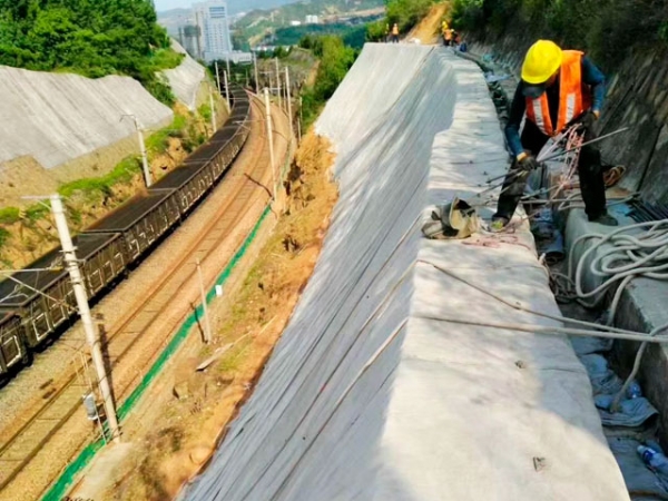 水泥毯护坡施工